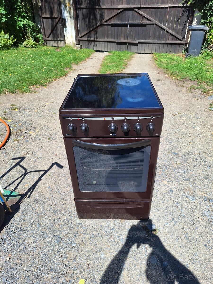Elektrický sporák Mora na 220.v