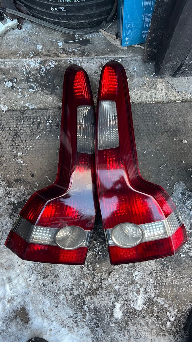 Zadní světla Volvo v50