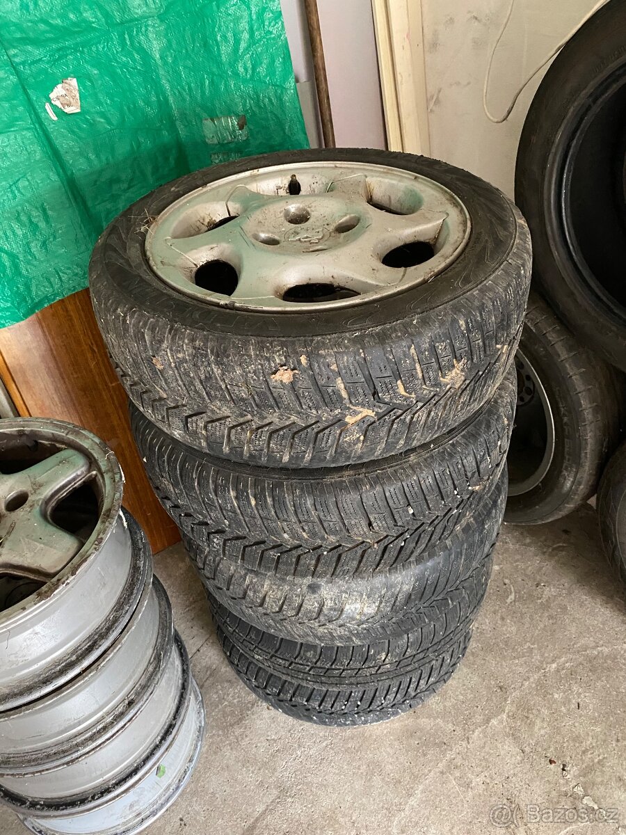 Zimní Pneu 185/55 R15 82H, 6Jx15 CH4 18