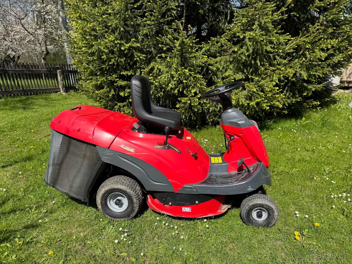Zahradní traktor Rider XF 140 HD