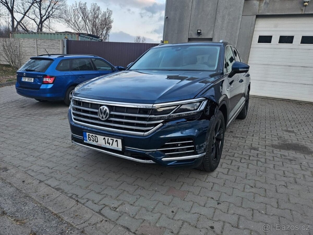 VW TOUAREG 3.0 TDI 210KW/ HEAD UP/ TAŽNÉ/DCC/ DINAUDIO/ DPH.