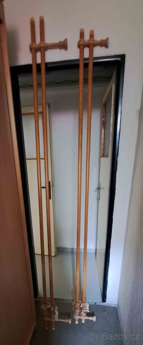 dřevěné dvojité garnýže