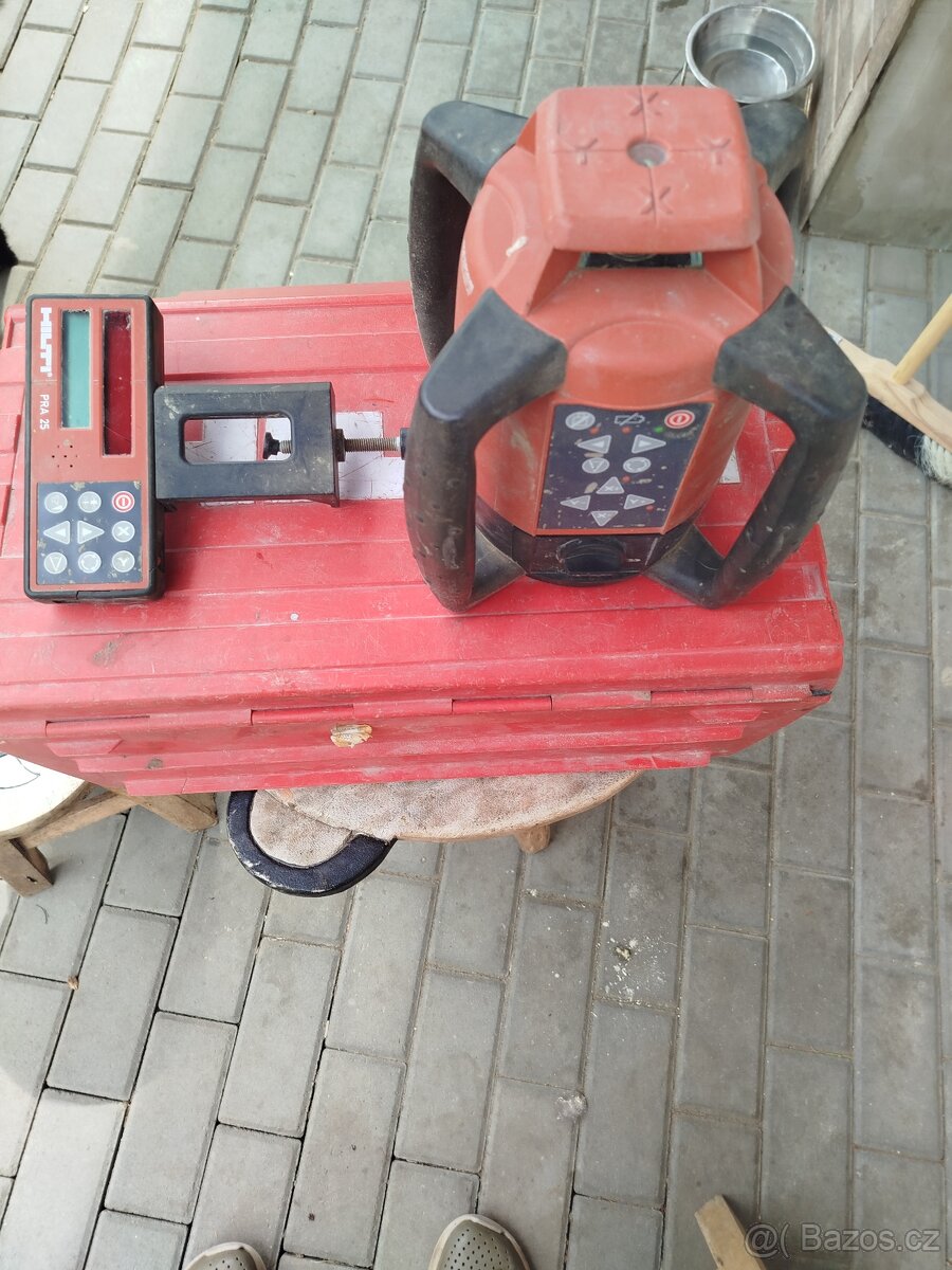 Rotační laser
