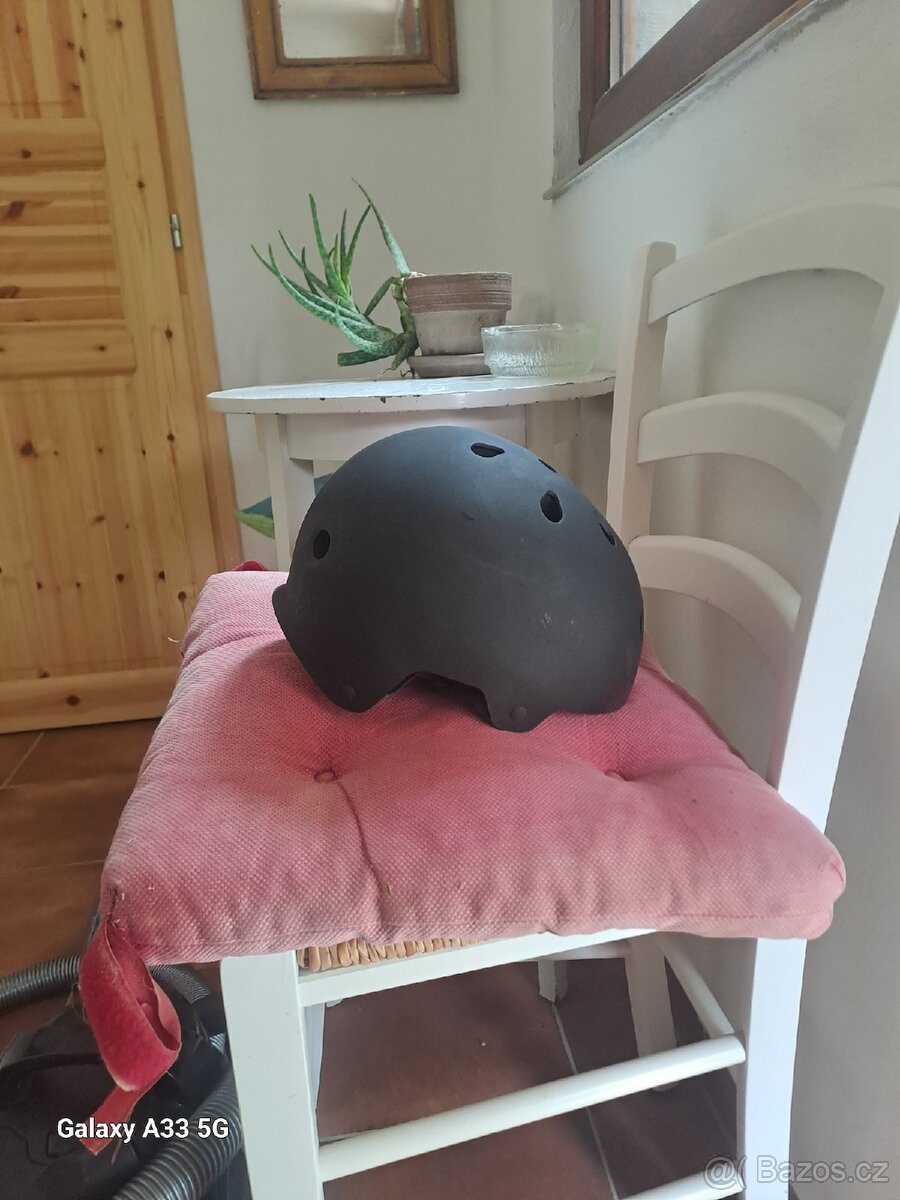 Přilba na kolo velikost M (Týn nad Vltavou)