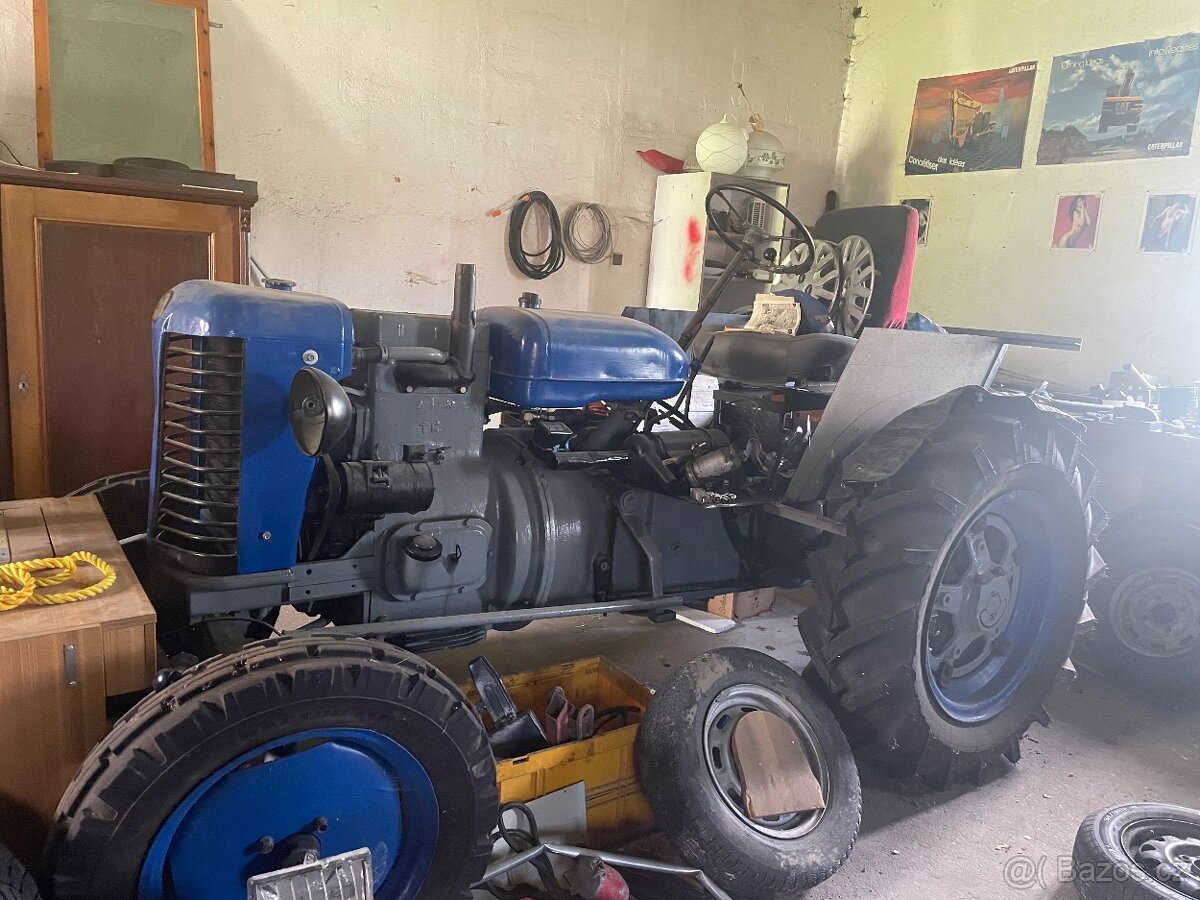 traktor Zetor 25