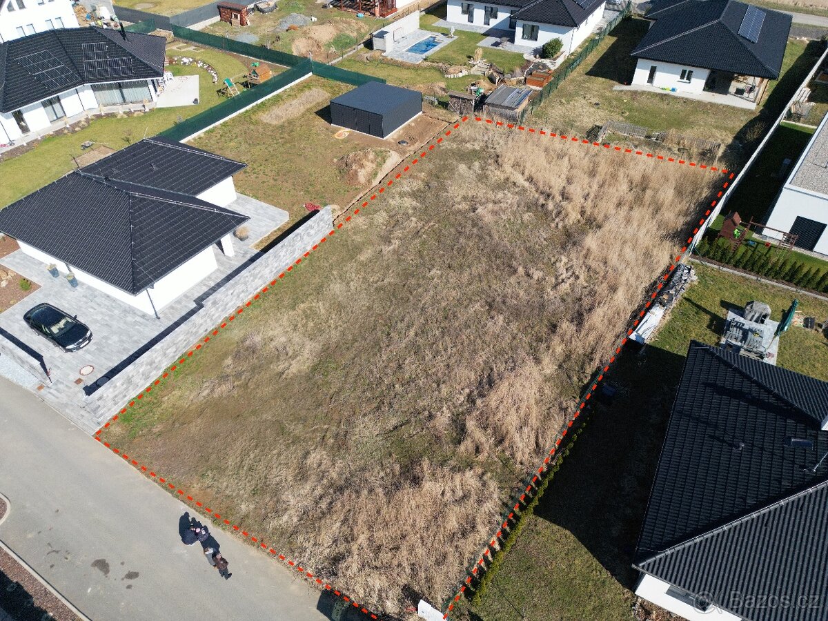 Prodám stavební pozemek 1.017m2 v Kamenném Přívoze - Újezdci
