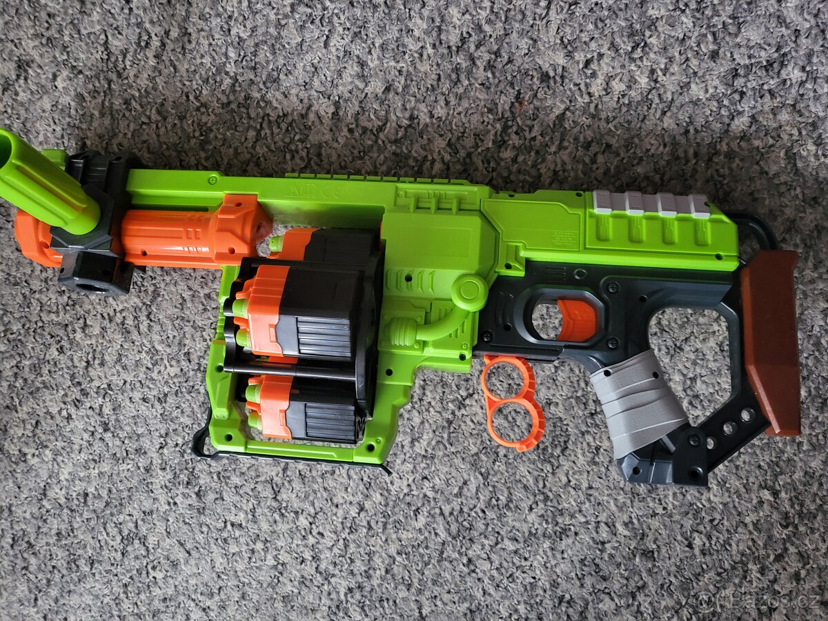 Velká Nerf pistole