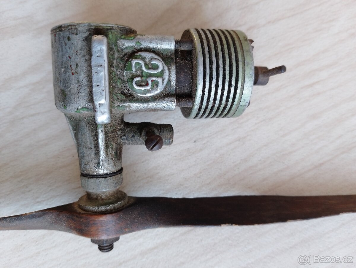 Detonační modelářský motorek