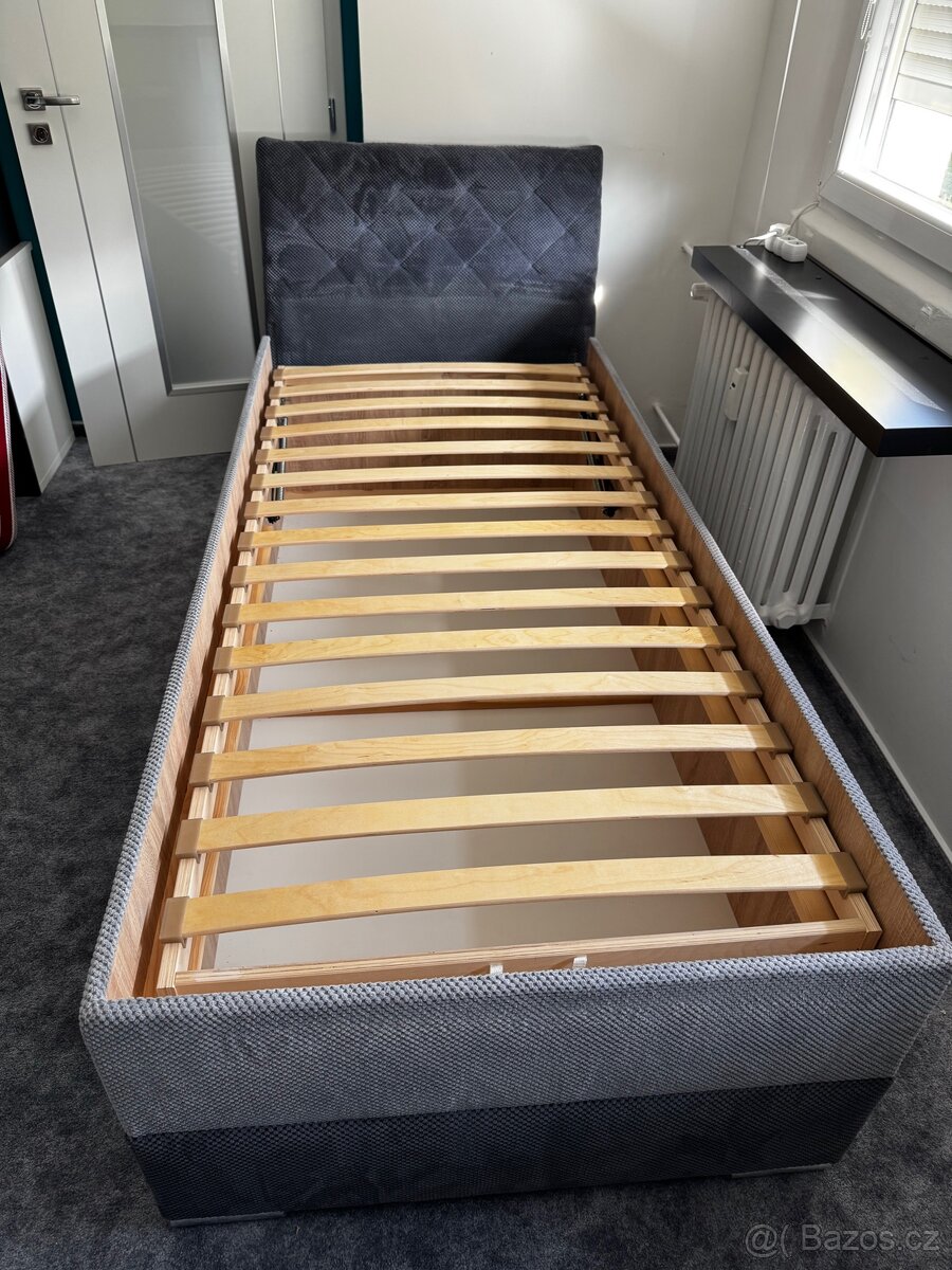Čalouněná postel