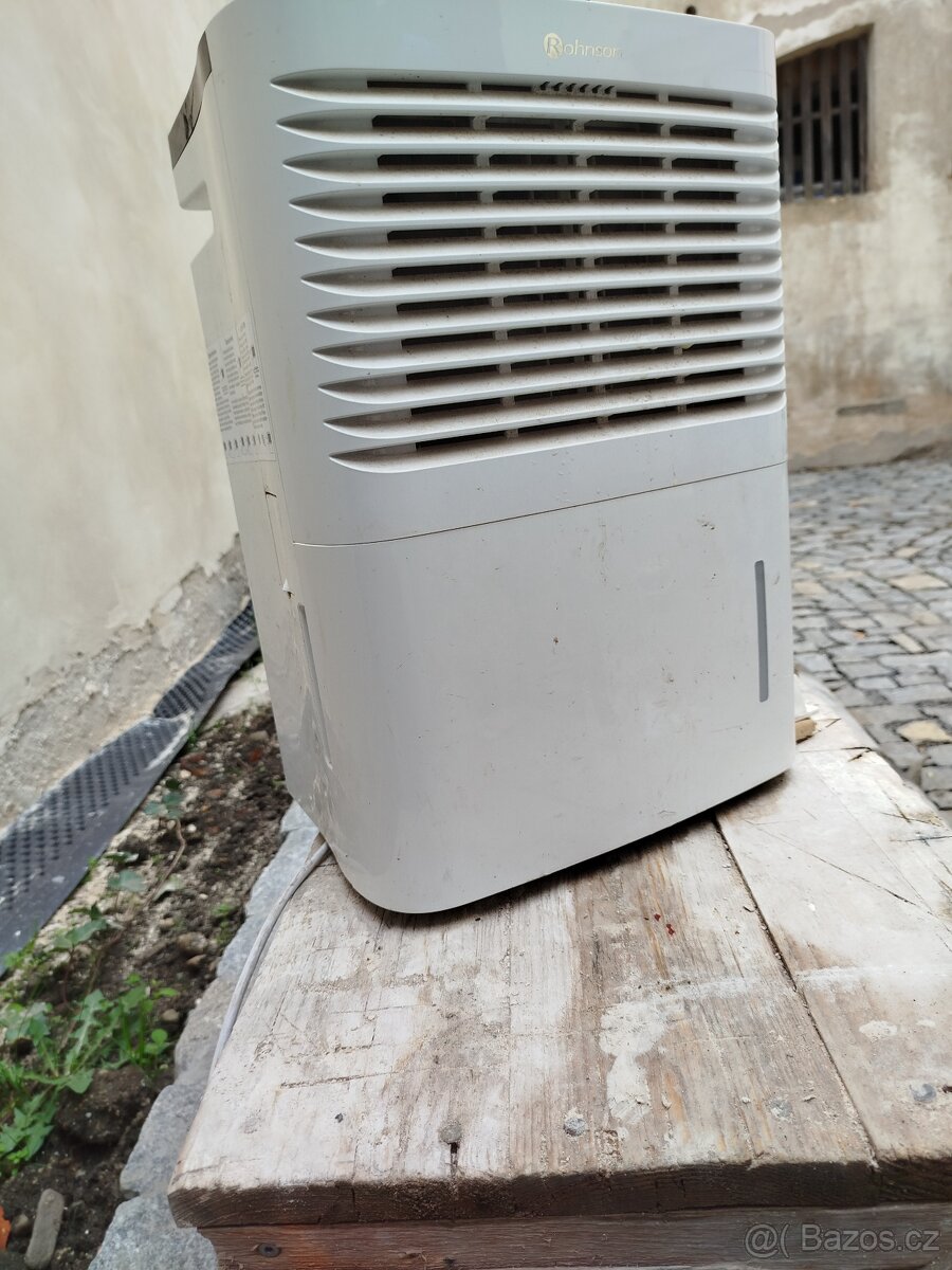 Odvlhčovač vysoušeč vzduchu
