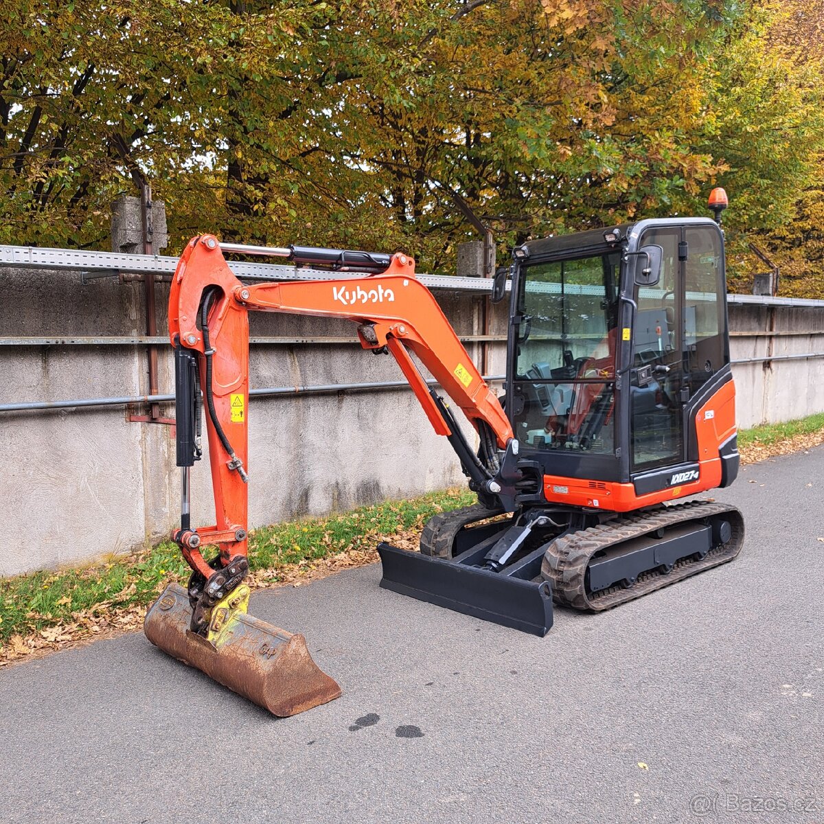 Minibagr Kubota KX027