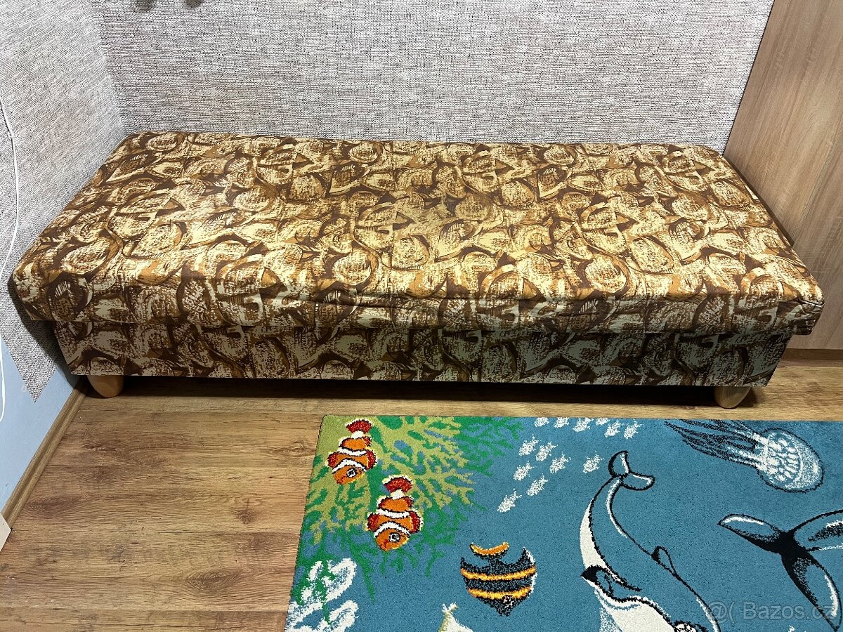 Válenda s úložným prostorem