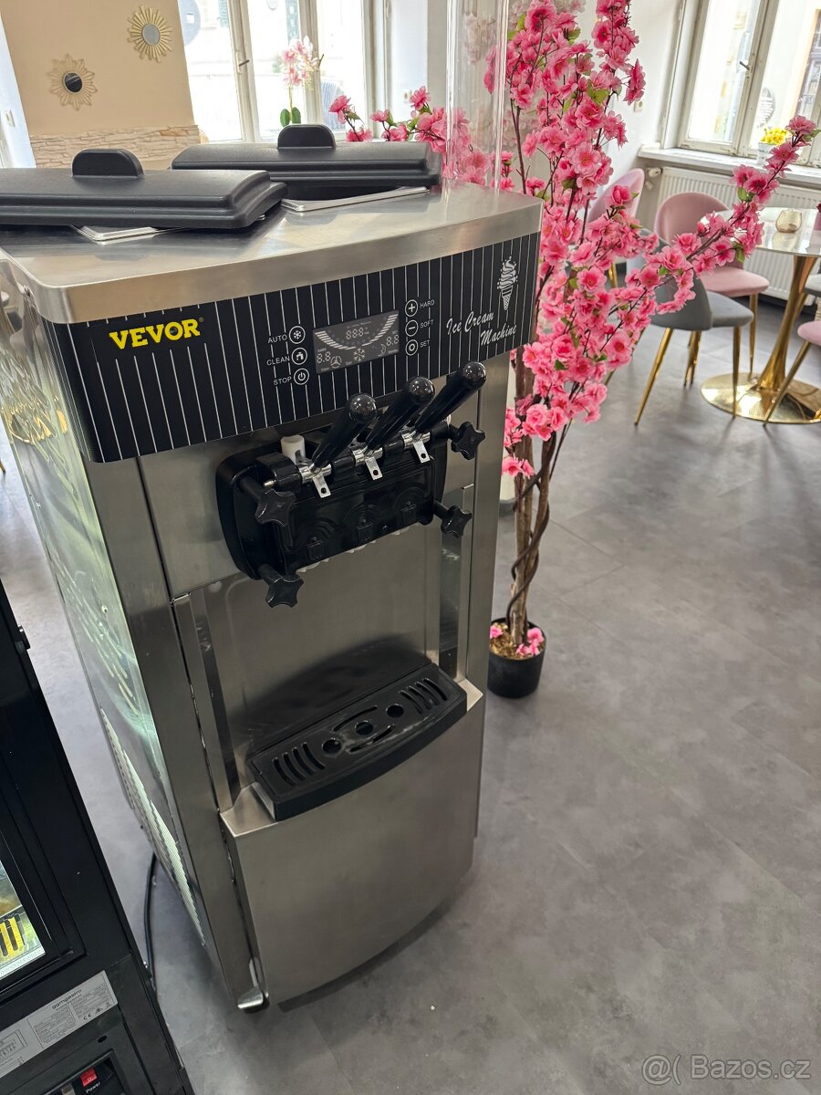 Stroj na točenou zmrzlinu VEVOR
