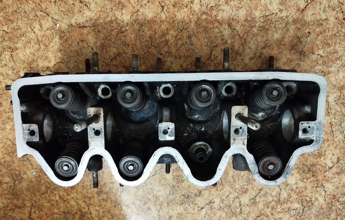 Hlava válců Nissan sunny b12 motor 1.6 SLX