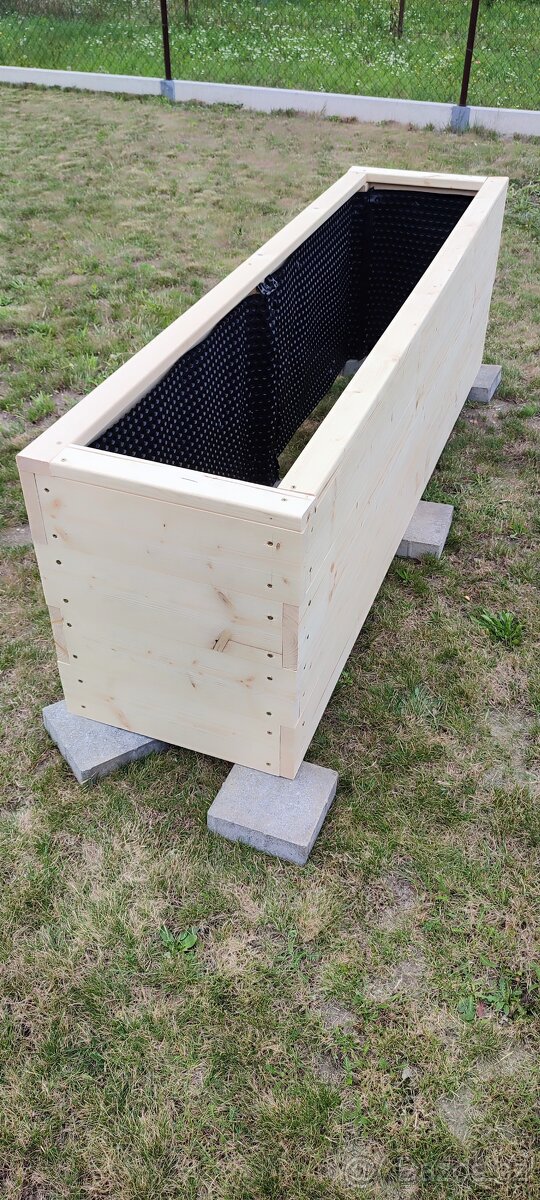 ​Vyvýšené záhony ze smrkového hoblovaného dřeva 200x50x62