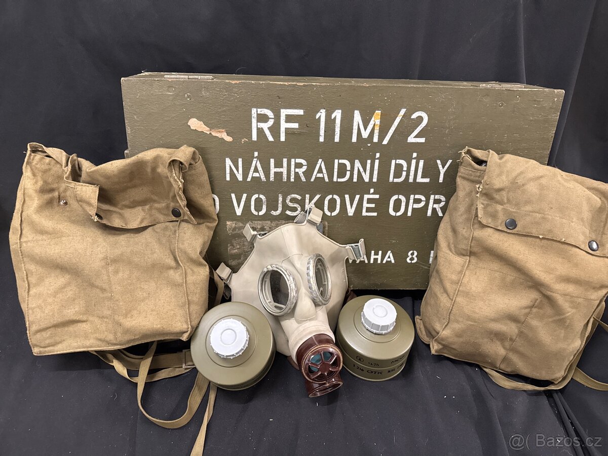 Vojenská sada - plynová maska, filtry, brašny a bedna,