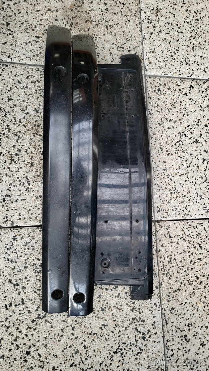 Prodám dekorativní lišty předního nárazníku pro BMW E65