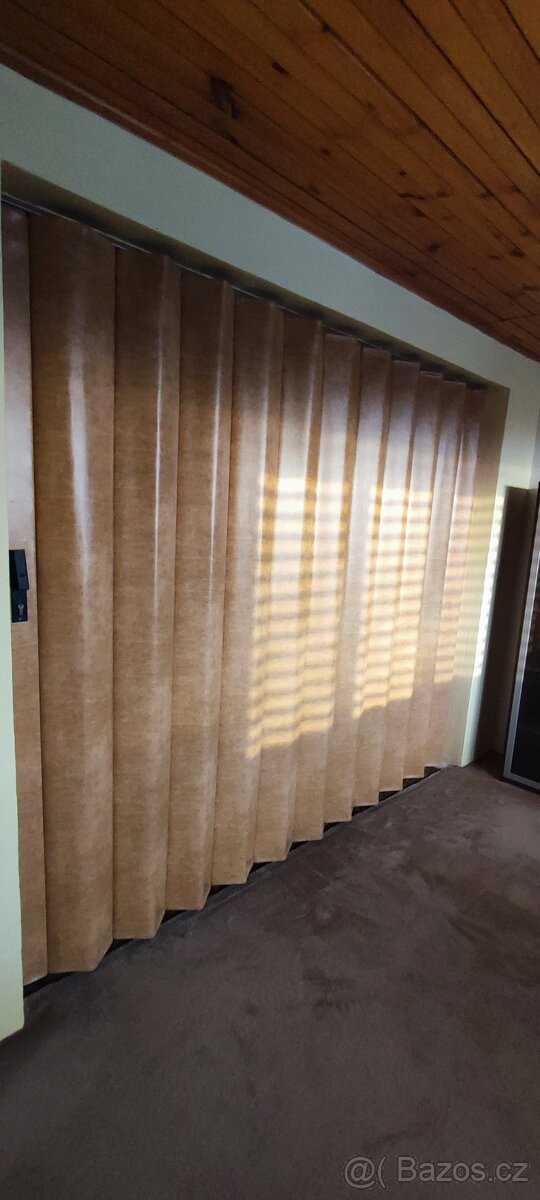 Zatahovací / shrnovací dveře