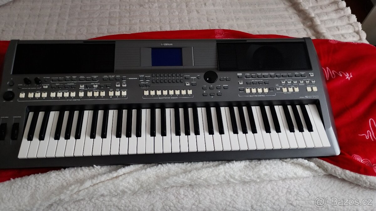 Yamaha psr s670