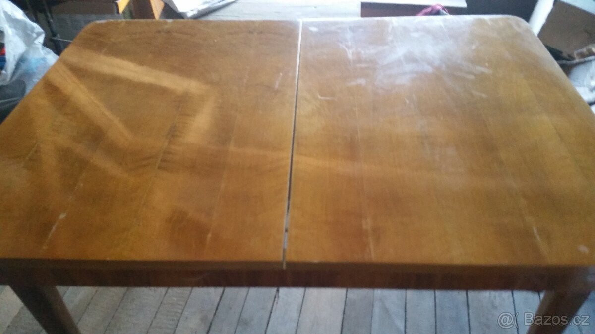 Rozkládací stůl