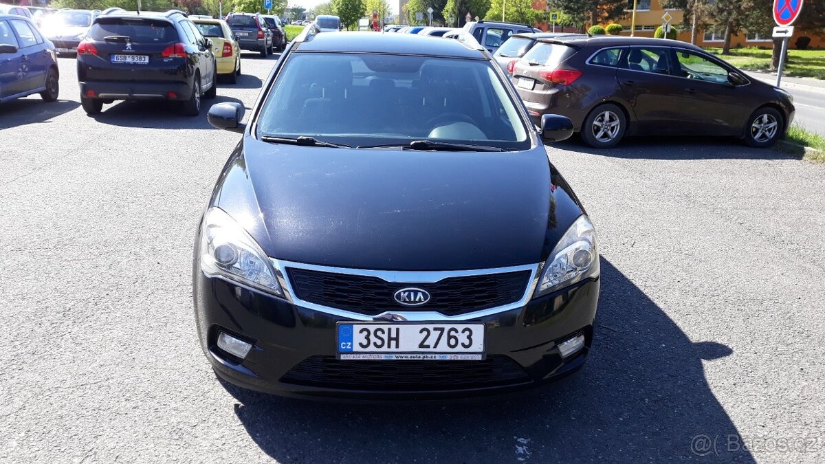 Kia Ceed kombi SW 2009 facelift garáž tažné STK dálnicZnámka