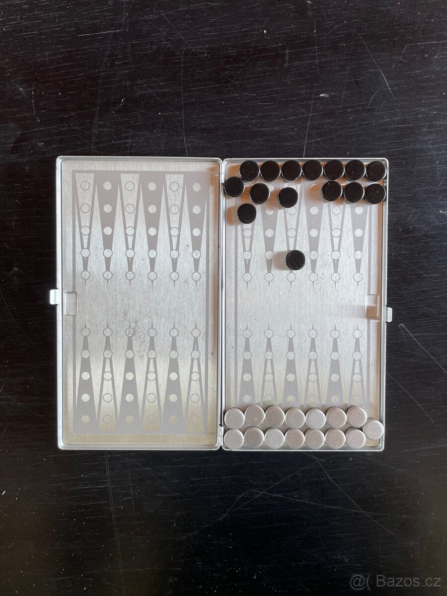 Kapesní backgammon
