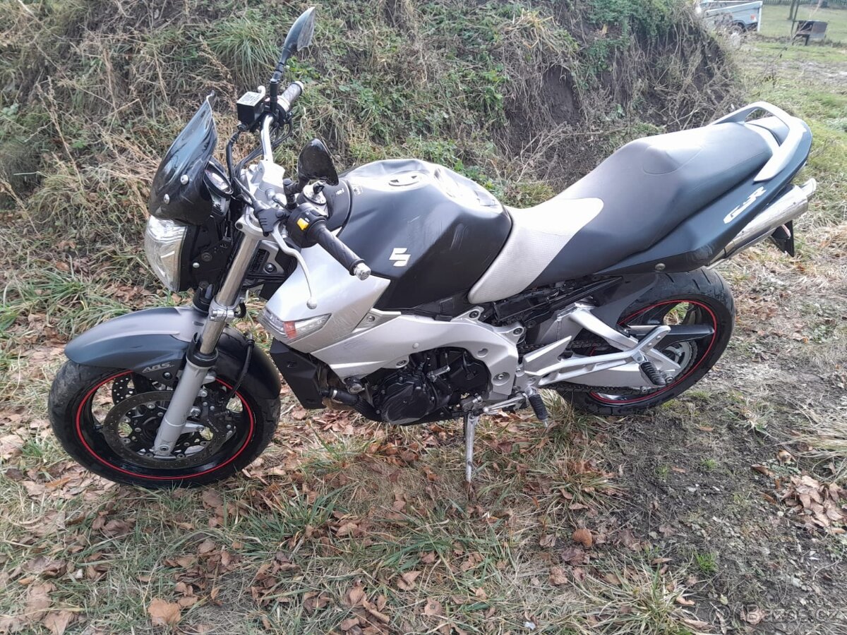 Suzuki gsr 600