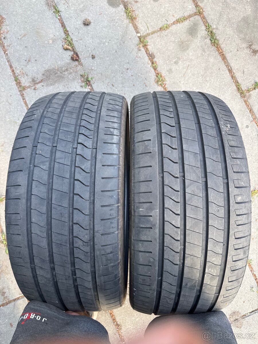 Dvě letní pneu Cooper 265/35/22