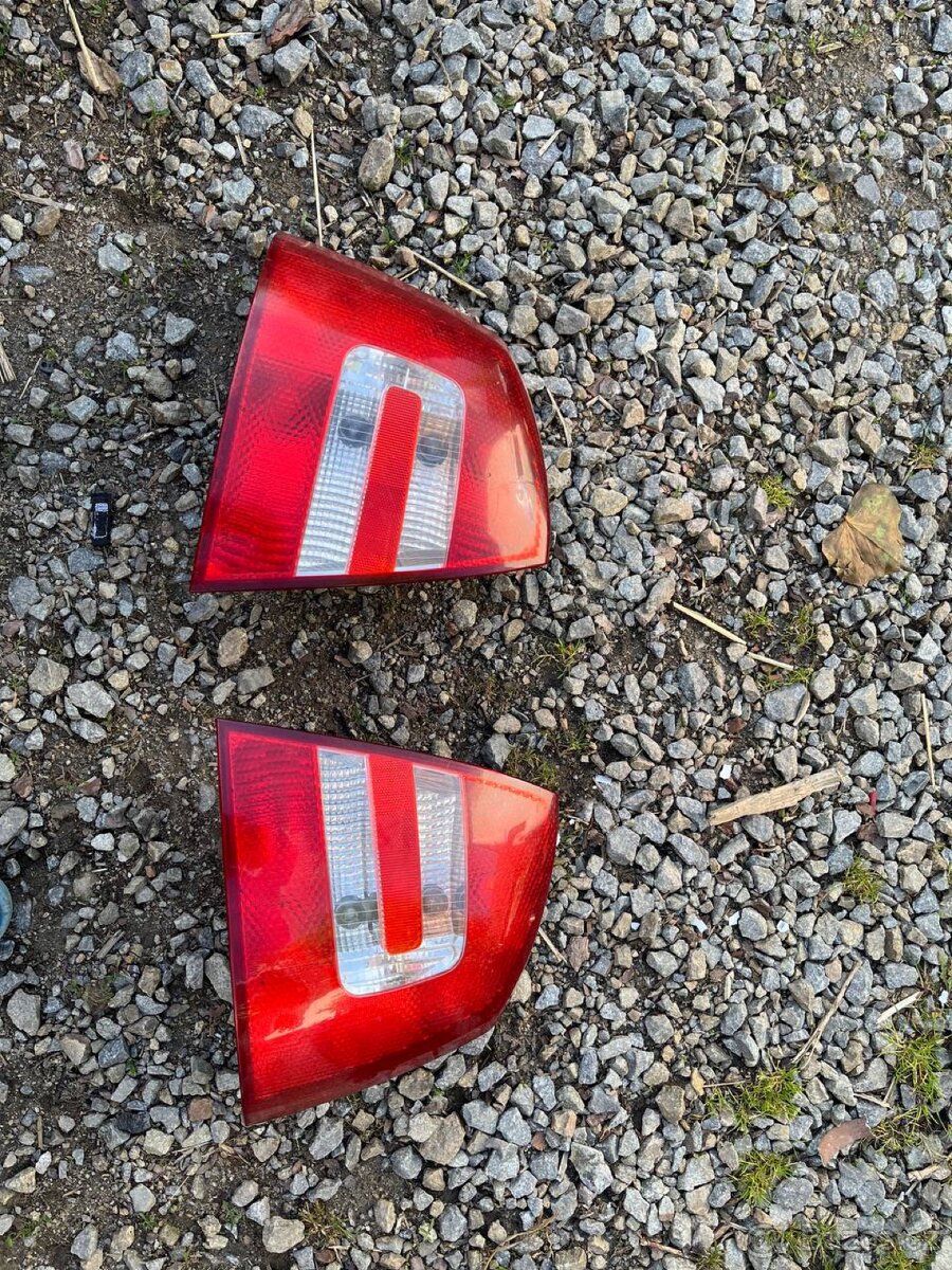 Zadní světla Škoda Octavie 2 sedan