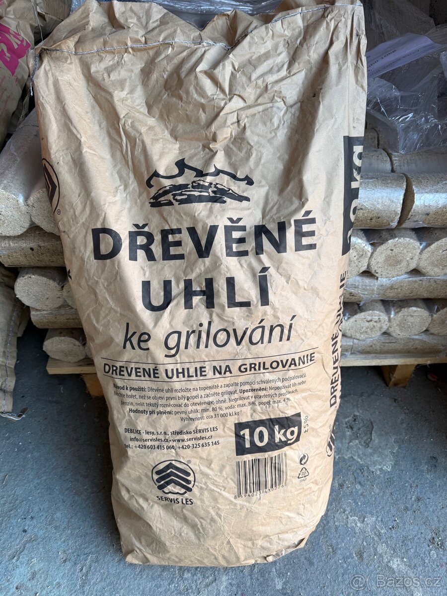 Grilovací uhlí a brikety