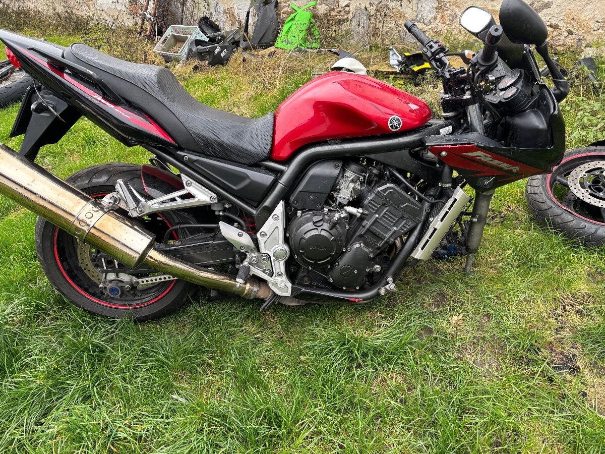 Rozprodam Yamaha FZS 1000 Fazer 01-05 na dily.