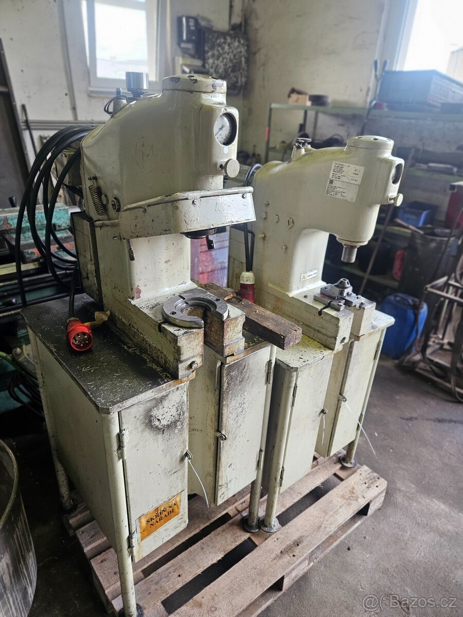 Hydraulický lis CDC 2-7 + dokumentace + stojan více ks