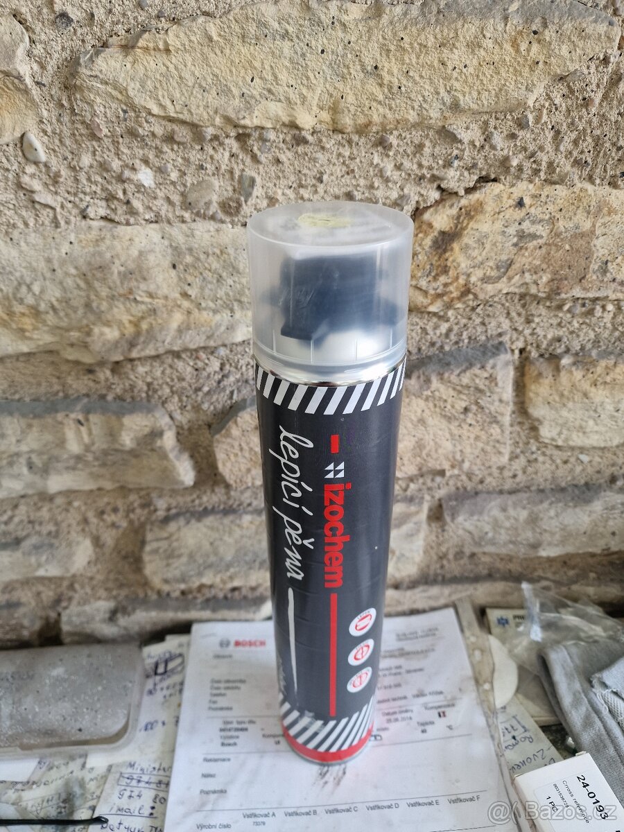 Izochem Lepící pena pistolova 750ml.