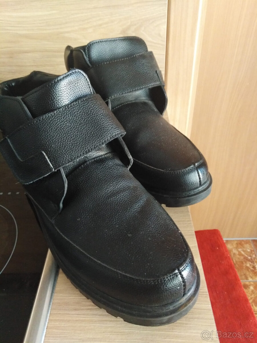 Úplně nové teplé boty vel. 44