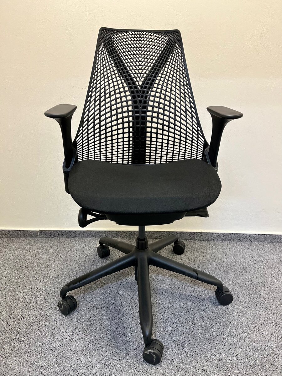 kancelářská židle Herman Miller Sayl - černá