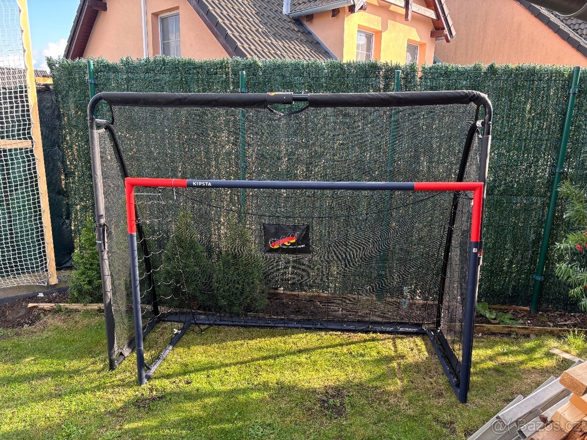 Dvě fotbalové brány