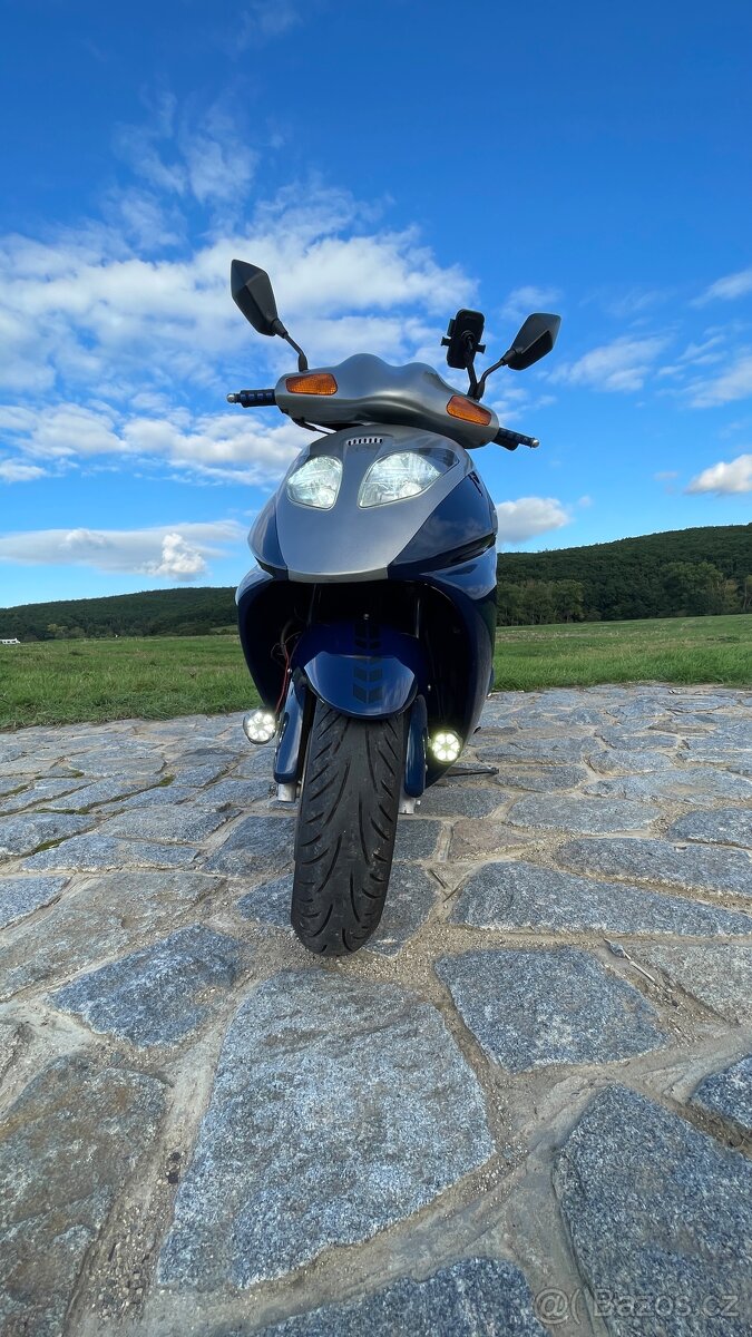 Skútr Daelim NS125