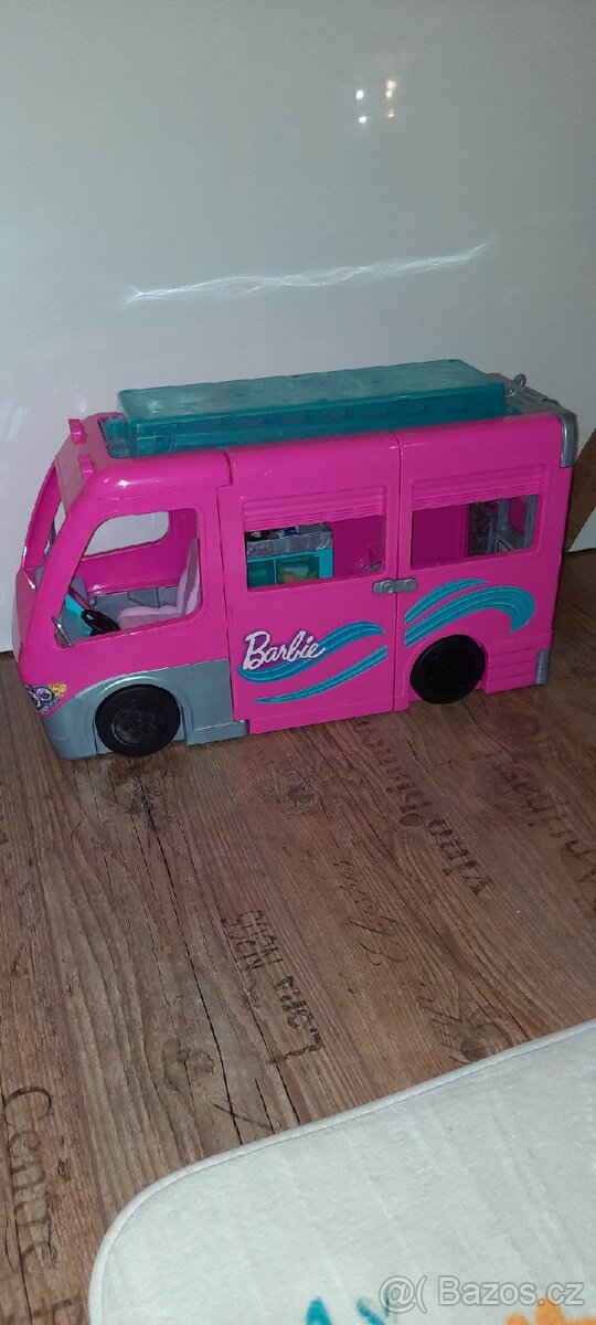 Barbie karavan se skluzavkou