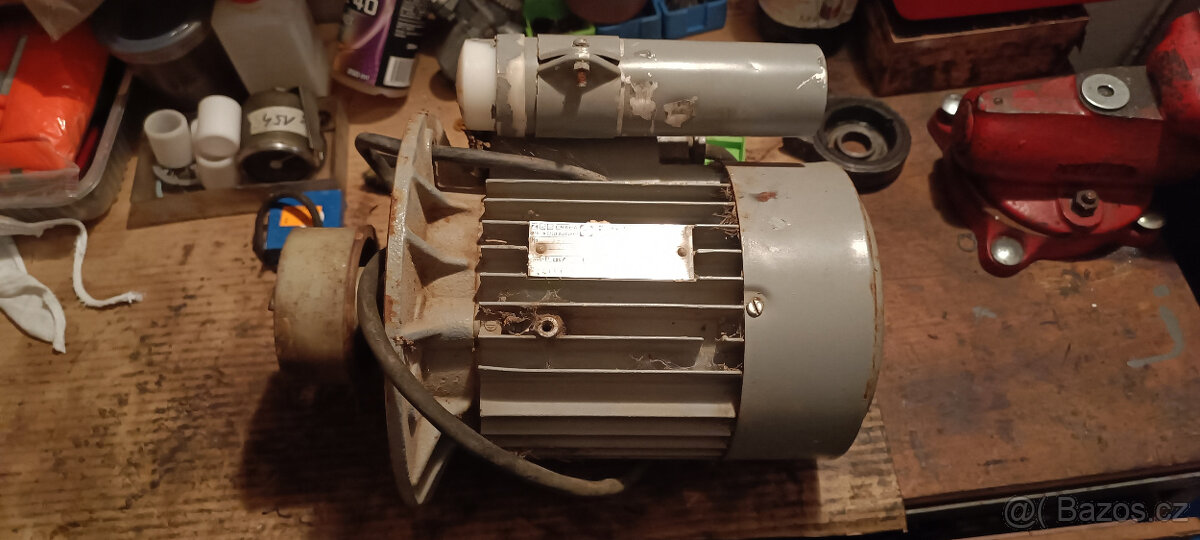 Asynchronní elektromotor 1f 0,75kW