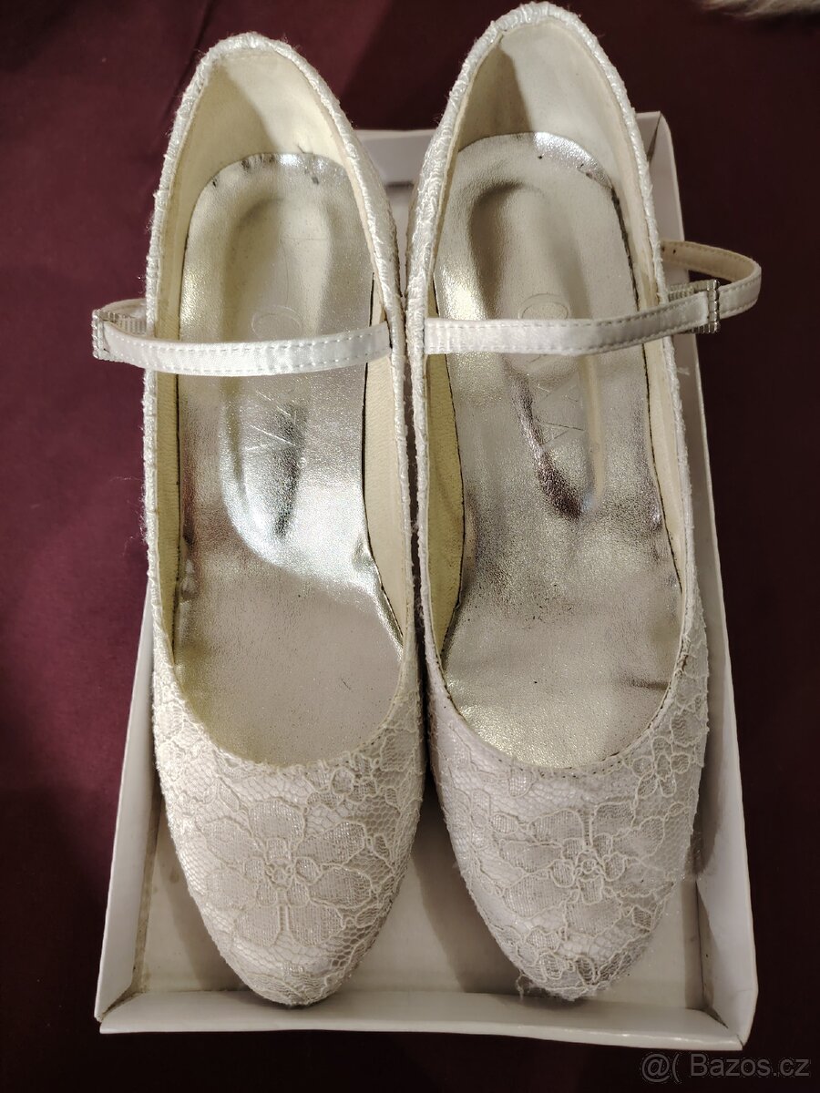 Bílé svatební/plesové lodičky vel.40