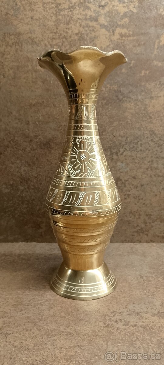 Mosazná váza