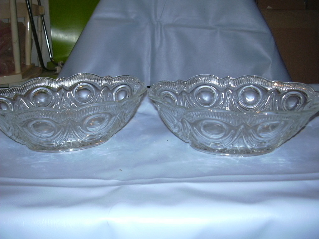 Kleněné mísy na ovoce