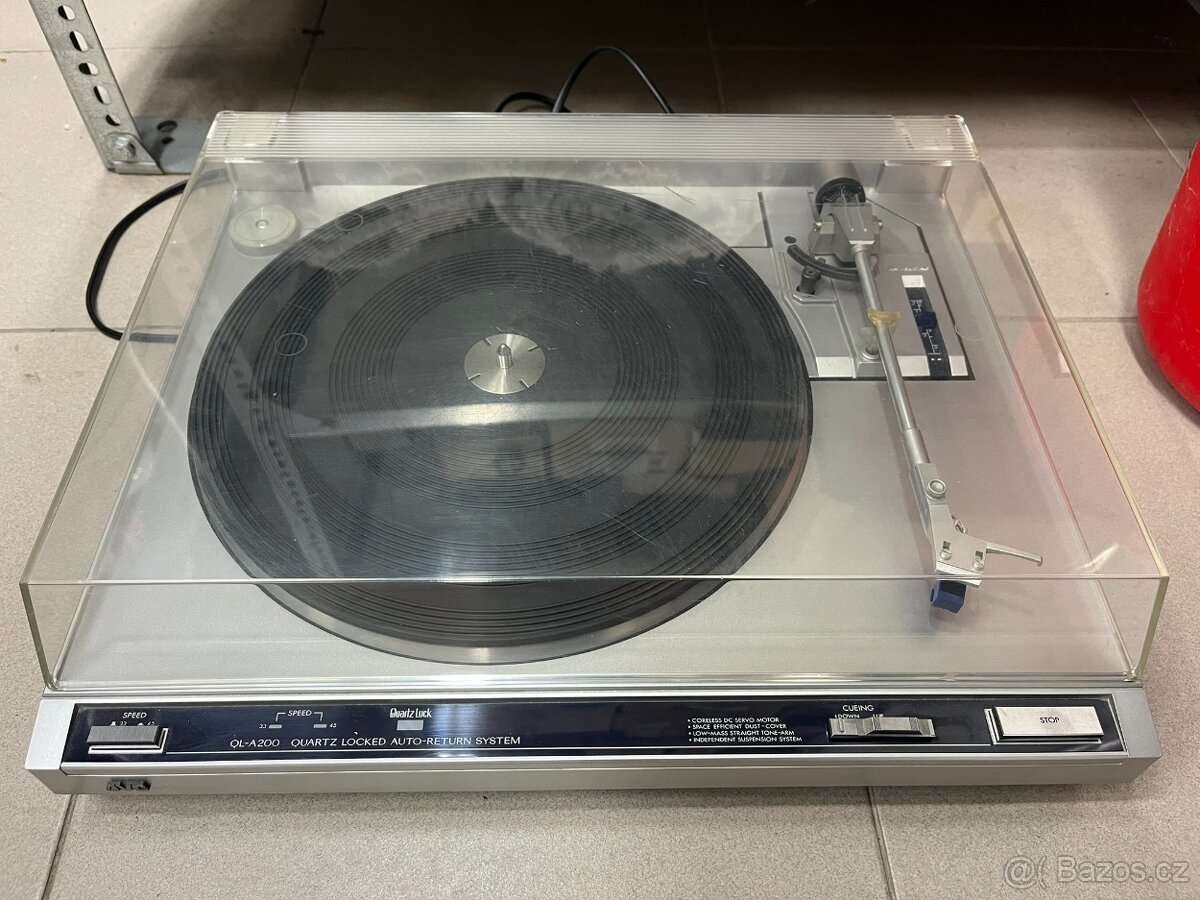 Gramofon JVC QL-A200