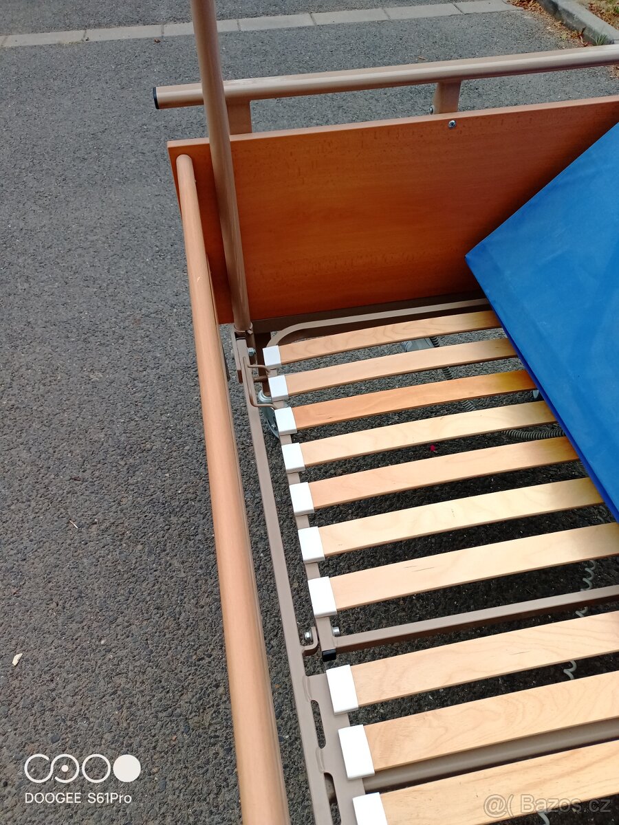 Elektrická polohovací zdravotní postel