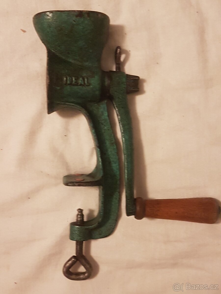 mlýnek na mák zn.IDEAL