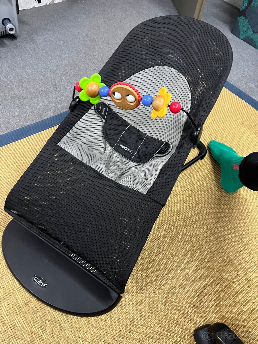 Houpatko, lehátko Babybjörn s mesh potahem, vcetne hracky