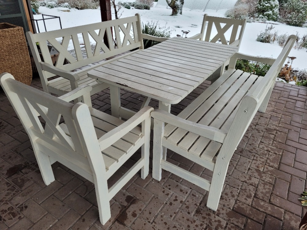 dřevěný zahradní nábytek