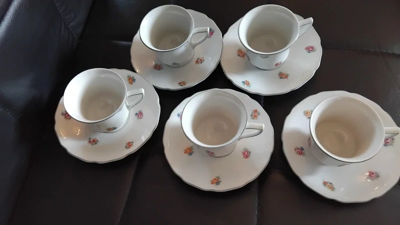 Sada šesti hrníčků s podšálky