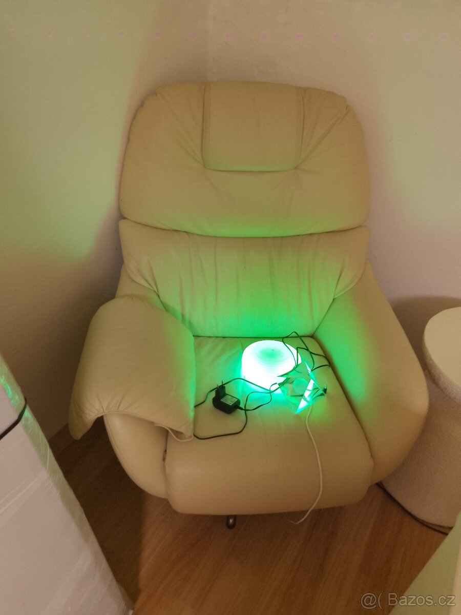 Křesla- koženková a proutěná