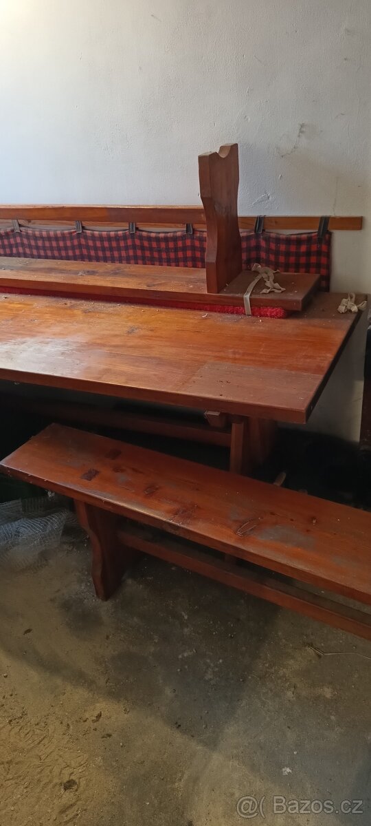 Dreveny masivni stul s lavicemi do sklepa, na chatu
